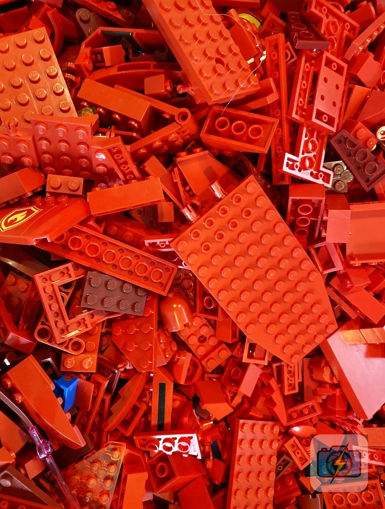 LEGO Bulk Lot - Mixed Red Bricks & Parts (Assorted Sizes) with DC Superman Licensed Printed Tile